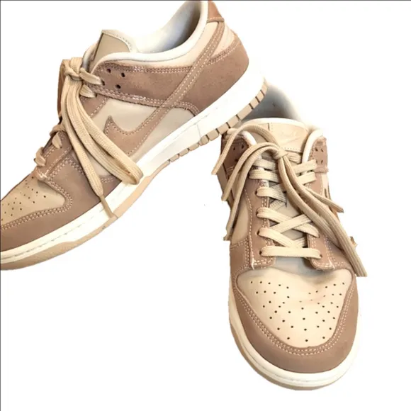 Womens/Unisex RARE LIKE NEW Nike Low Dunk Sanddrift size 9.
