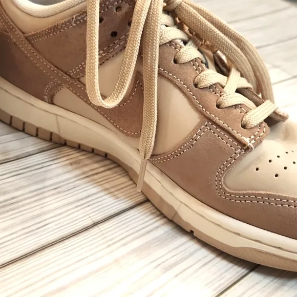Womens/Unisex RARE LIKE NEW Nike Low Dunk Sanddrift size 9.