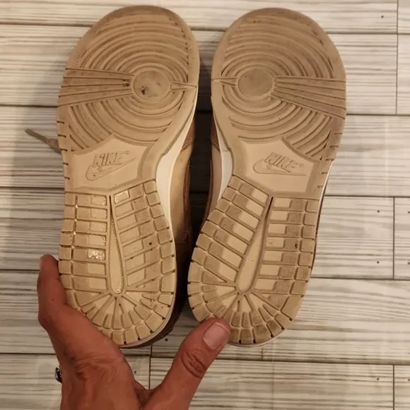 Womens/Unisex RARE LIKE NEW Nike Low Dunk Sanddrift size 9.