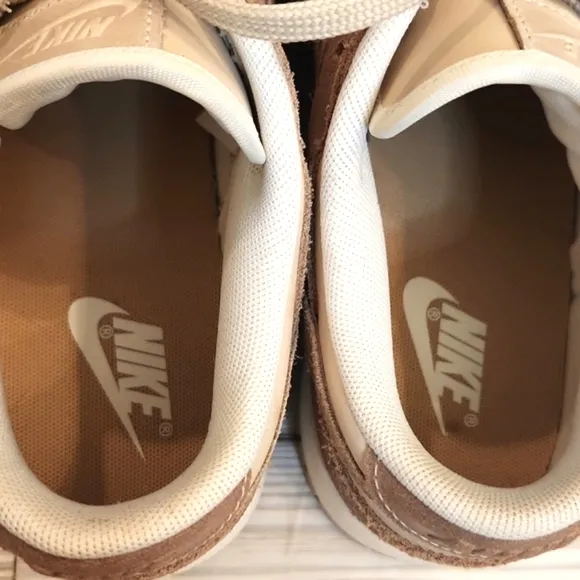 Womens/Unisex RARE LIKE NEW Nike Low Dunk Sanddrift size 9.