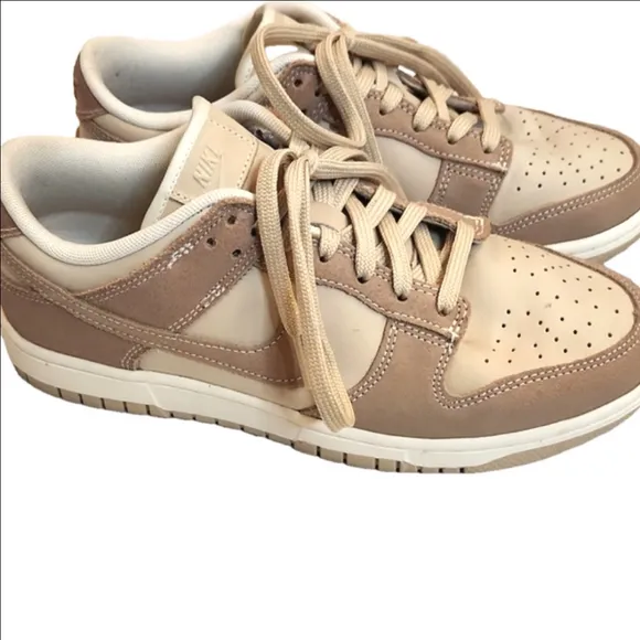 Womens/Unisex RARE LIKE NEW Nike Low Dunk Sanddrift size 9.