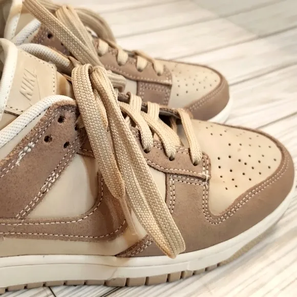 Womens/Unisex RARE LIKE NEW Nike Low Dunk Sanddrift size 9.