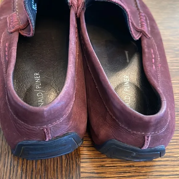 💕x2HP💕Donald J. Pliner Igor men’s burgundy suede loafers