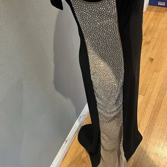 Xscape Evenings Faraj Side Beaded Cold Shoulder GownNWT