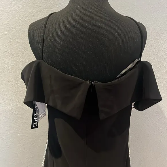 Xscape Evenings Faraj Side Beaded Cold Shoulder GownNWT