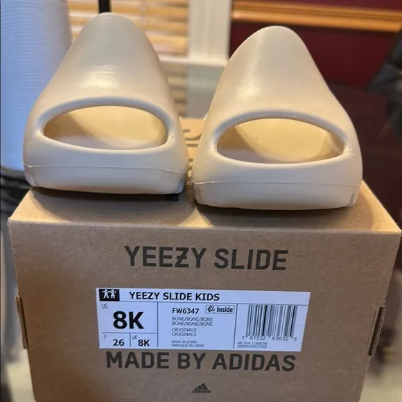 Yezzy slides 8K (BONE COLOR)