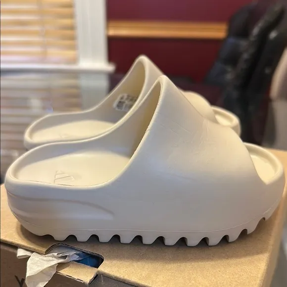 Yezzy slides 8K (BONE COLOR)