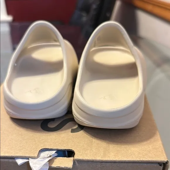 Yezzy slides 8K (BONE COLOR)